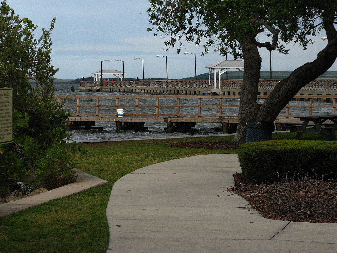 Boat dock and fishing pier at Ballast Point Park (2013).